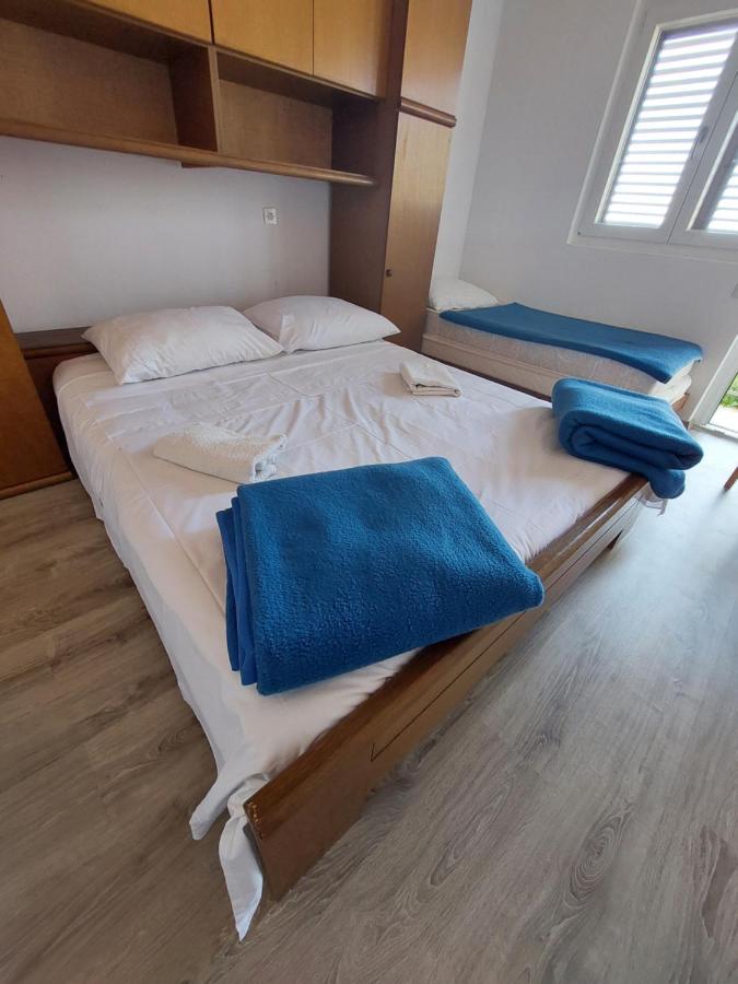 Apartment Black Primošten Buitenkant foto
